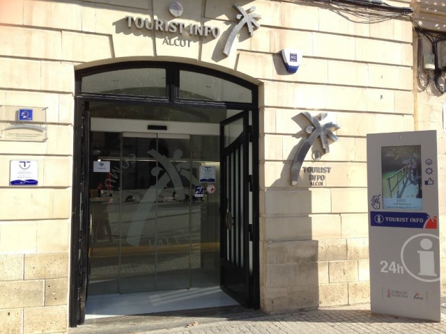 L'Oficina de Turisme d'Alcoi, a la plaça d'Espanya. 