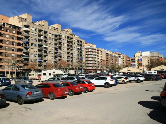 Plaça Al-Azraq / PP