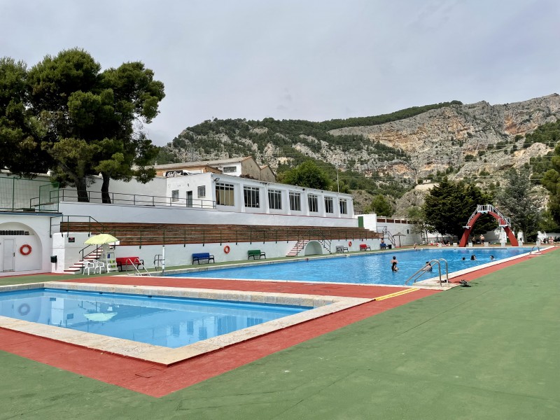 La piscina municipal, un dels espais de l'Escola Municipal d'Estiu. 