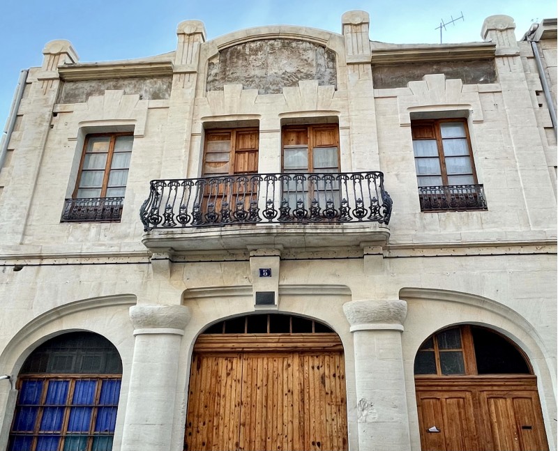Façana de l'edifici del Carrer Agres / Ajuntament Alcoi