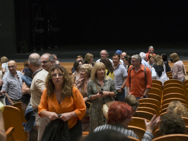 El públic eixint d'una funció al Calderón / LUCIO ABAD