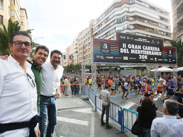 El president de la Diputació, Carlos Mazón i l'alcalde d'Alacant, Luis Barcala