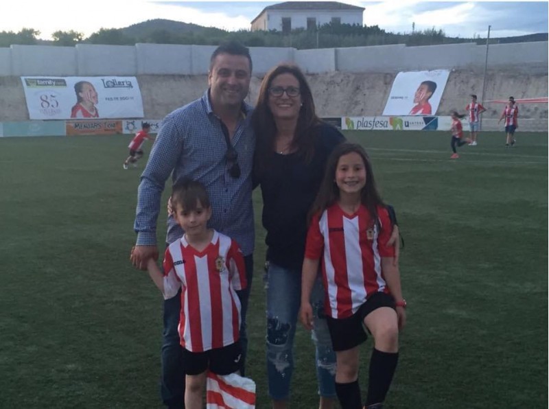 El president José Navalón amb la seua dona Carmina i els seus fills Jose i Emma.