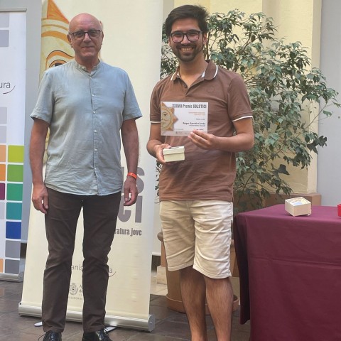 Roger Garrido recollint el Premi Solstici a la Casa de la Cultura de Manises. 