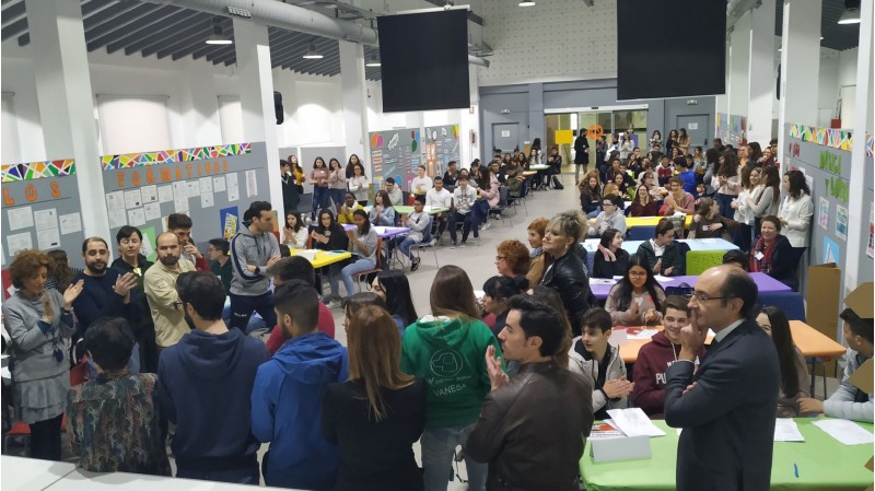 Col&middot;legis participants. IES Pare Vitoria, el CIP FP Batoi, Esclaves SCJ-Alcoi, Salesianos San Vicente Ferrer, Salesianos Juan XXIII, San Vicente de Pa&uacute;l, Jos&eacute; Arnauda y Carmelitas Vedruna.