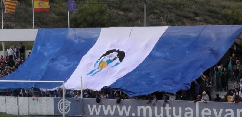 Josep Lluis Dur&agrave; i un gran grup d&rsquo;aficionats de l&rsquo;Alcoyano
