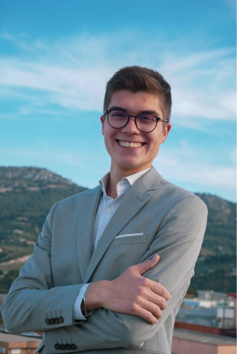 Adri&agrave; Momp&ograve;