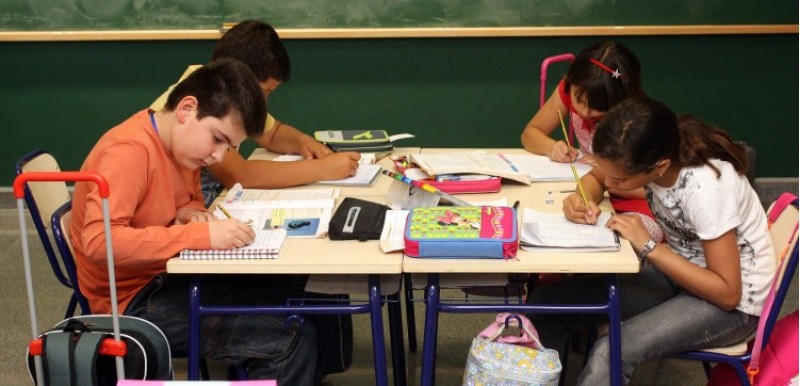 12 col·legis de l'Alcoià, el Comtat i la Foia de Castalla demanen el canvi d'horari per al pròxim curs