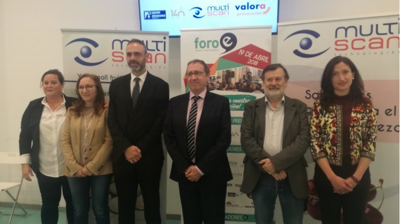 Presentació de la 14 edició del Fòrum d'Ocupació de la UPV al Campus d'Alcoi. D'esquerra a dreta, Araceli Mira de la Unión Alcoyana; Carmina Gil Gil del campus de Vera de la UPV, Juan Ignacio Torregrosa, director del campus alcoià; Álvaro Soler de Multiscan Technologies; Manolo Gomicia, regidor d'universitat; i Ana Belén González de Valora Prevención