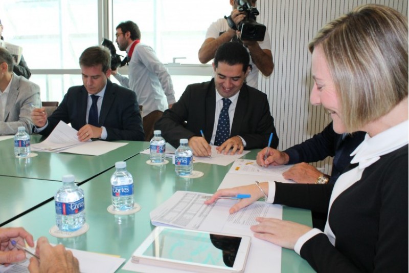 L'alcalde Toni Francés signa l'acord pel qual s'invertiran 6 milions d'euros a la ciutat