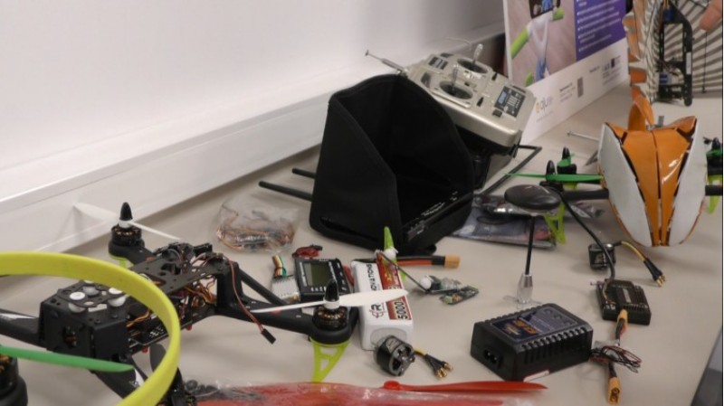 AIJU i l'IES La Foia d'Ibi presenten una plataforma per a crear el teu propi dron 