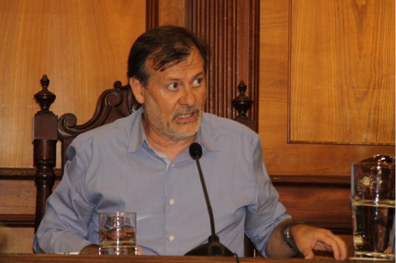 Manolo Gomicia a un plenari / S.G.