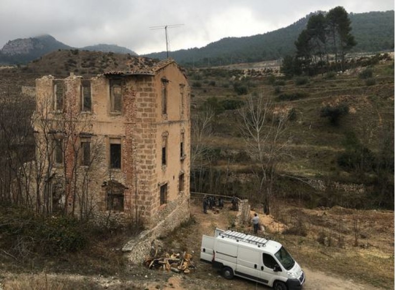 Una de les fàbriques en ruïnes al Molinar