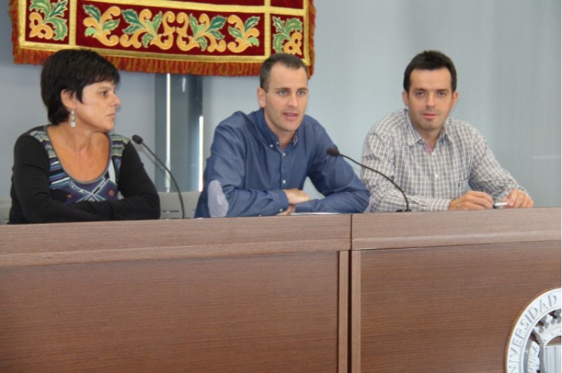 El regidor d'Educació, Alberto Belda, ha estat present a la presentació del VII Encontre. / SG
