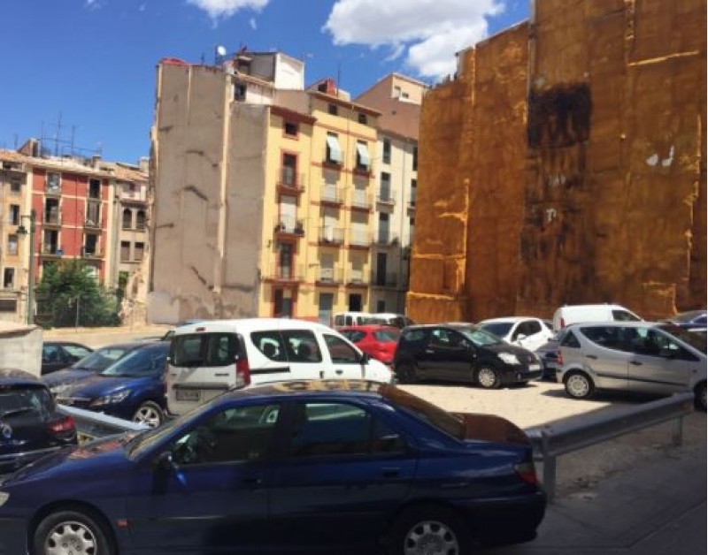 Un dels solars al centre d'Alcoi / R. Lledó