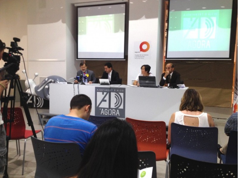 Mitjans de comunicació i agents econòmics i socials del municipi van estar presents./ LV