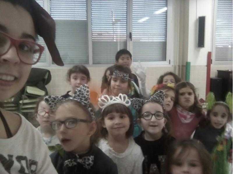Un dels grups que es prepara per a la Primera Mostra de Teatre Escolar
