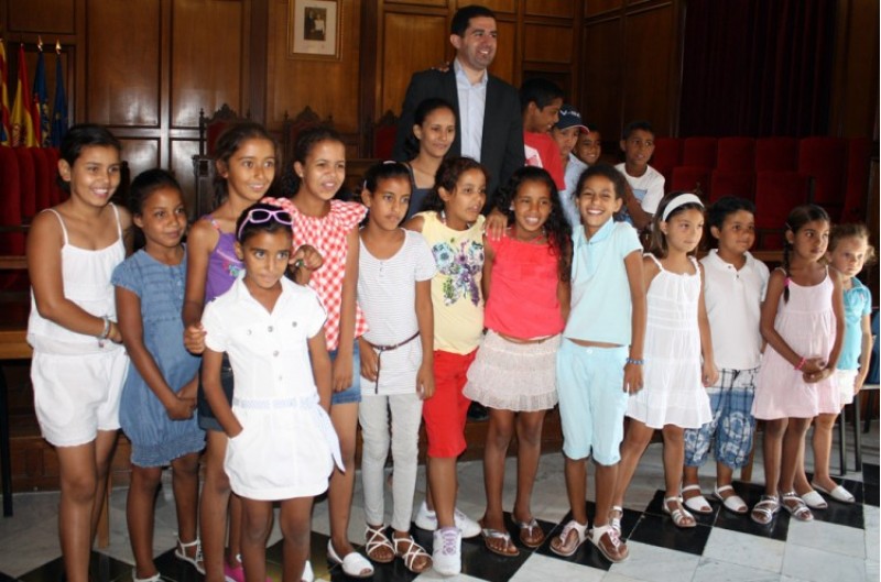 Els xiquets acollits amb l'alcalde / Dajla