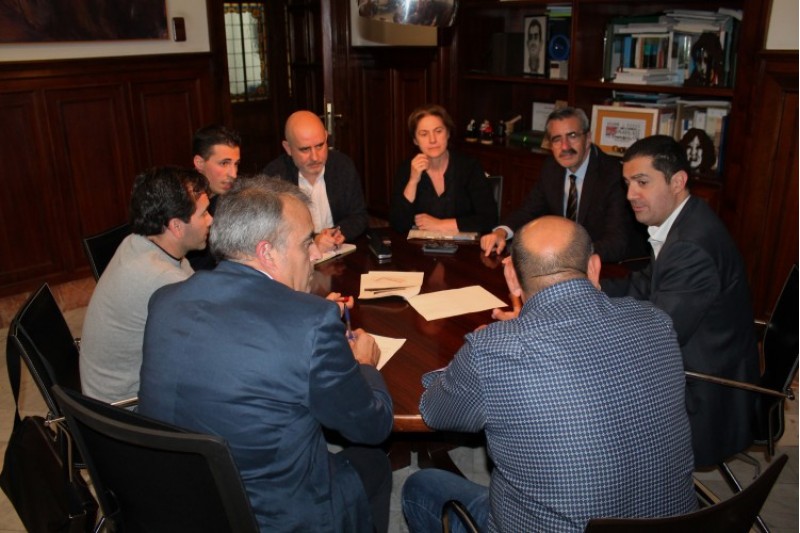 Reunió per aconseguir un nou parc de bombers forestals / Ajuntament d'Alcoi