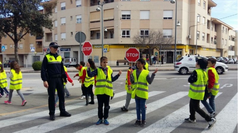 Alumnes del col·legi Sant Francesc d'Assís de Cocentaina guanyen i gaudeixen del premi del 1r concurs 'Enduvial' / Col·legi Sant Francesc d'Assís