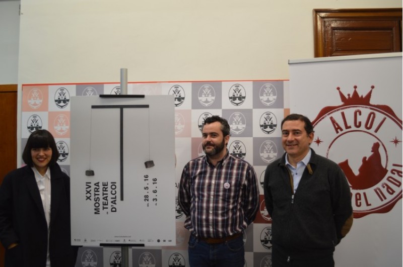 Núria Fuster, Raül Llopis i Miquel Santamaria junt al cartell / R. Lledó