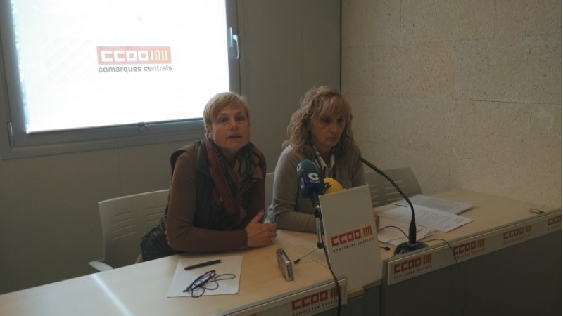 La portaveu de CCOO a les comarques centrals Manuela Pascual, i la responsable de sanitat Guadalupe Pavón/AM