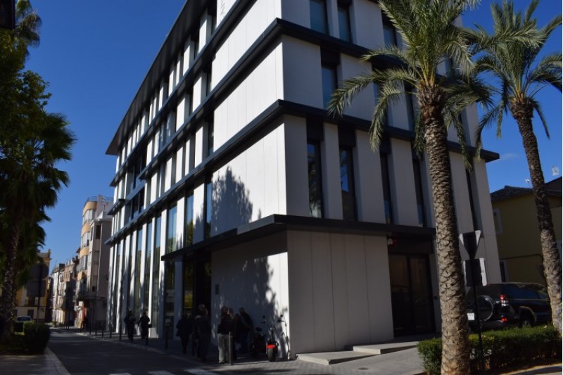 L'edifici central de Caixa Ontinyent