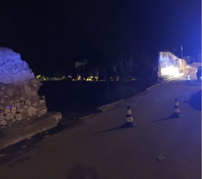 Mur caigut / R. Lledó