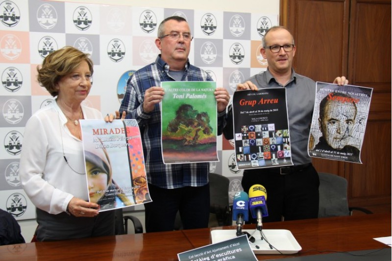 Els dos artistes alcoians van estar presents en la presentació del nou cicle expositiu d'arts plàstiques. / SG