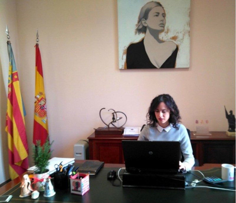 L'alcaldessa i regidora d'educació de Cocentaina, Mireia Estepa