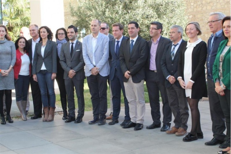 L'alcaldessa Mireia Estepa, amb altres alcaldes que s'han adherit al Pla Estatal