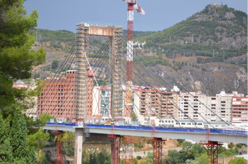 Pont Fernando Reig amb els primers tirants canviats / R. Lledó