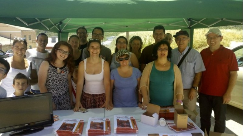 Membres de compromís en un acte de carrer