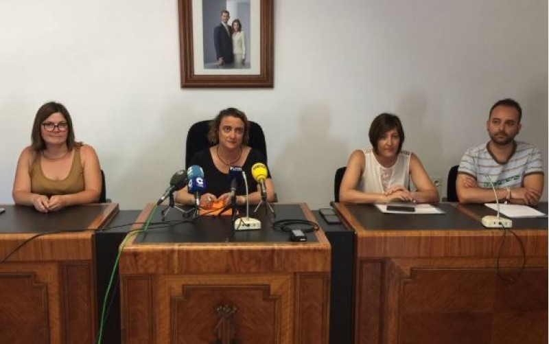 Inma Orozco, de la executiva nacional del BLOC; Jacqueline Cerdà, alcaldessa; i els regidors Eli Pérez i Carolina Ivàñez / R. Lledó