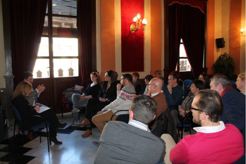 Reunió dels comerciants amb la regidora Vanessa Moltó i el director de comerç/Aj