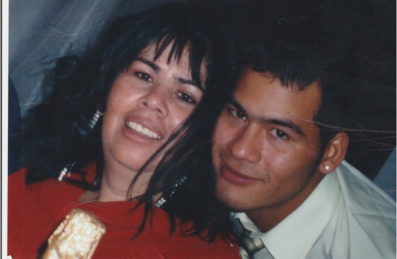 Víctor Parada amb sa mare / Imatge cedida per la família