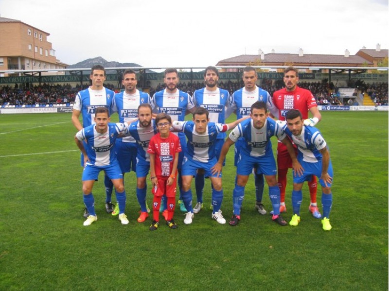Onze titular del CD Alcoyano, amb Sant Jordiet 2017, que va guanyar a l'Hèrcules esta temporada a Alcoi / CDA