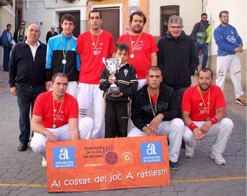 Els de Benifallim al trofeu de subcampió 