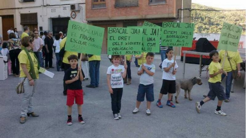 Els xiquets del Bracal van reclamar la nova escola a les últimes Trobades d'Escoles en Valencià./ AM