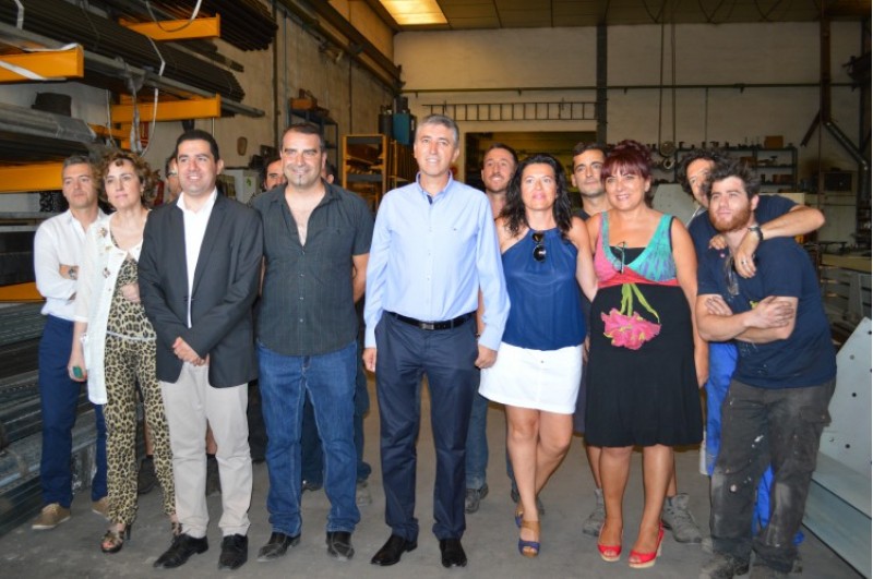 Amb els treballadors / R. Lledó