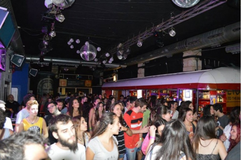 El Pub Autobús es va omplir / R. Lledó