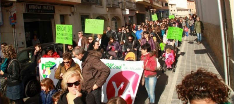 Manifestació recent dels pares d'alumnes /BRACAL JA