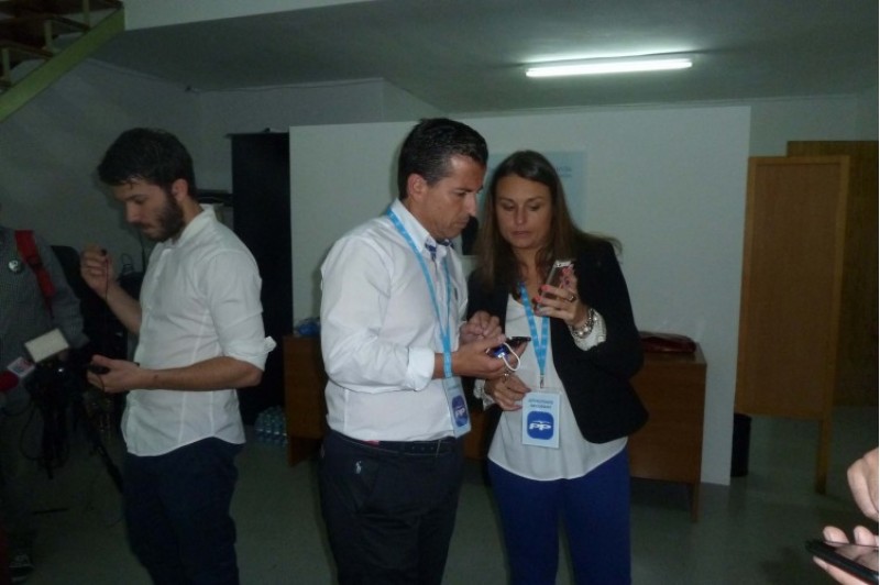 Rafa Miró segueix els resultats en directe/AM