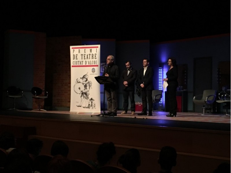 El XLIII premi de Teatre 'Ciutat d'Alcoi' 2017 és per a Guillem Clua / Premi de Teatre