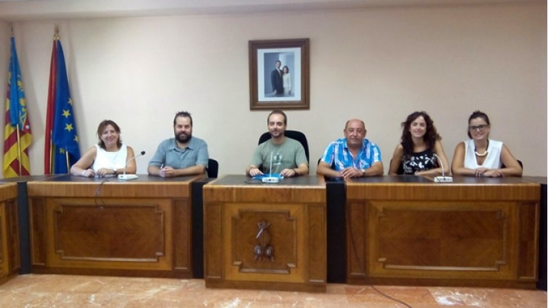 Integrants de la Mancomunitat Font de la Pedra a l'Ajuntament de Muro./ AM