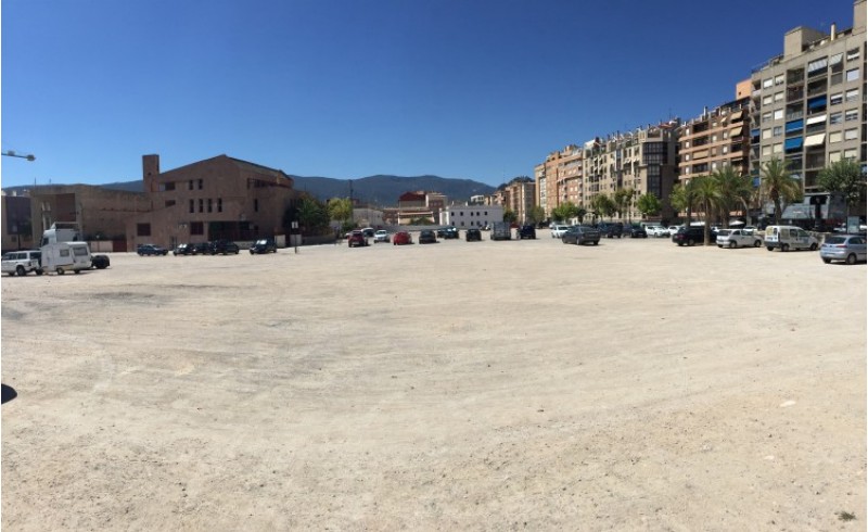 Plaça Al-Azraq / R. Lledó