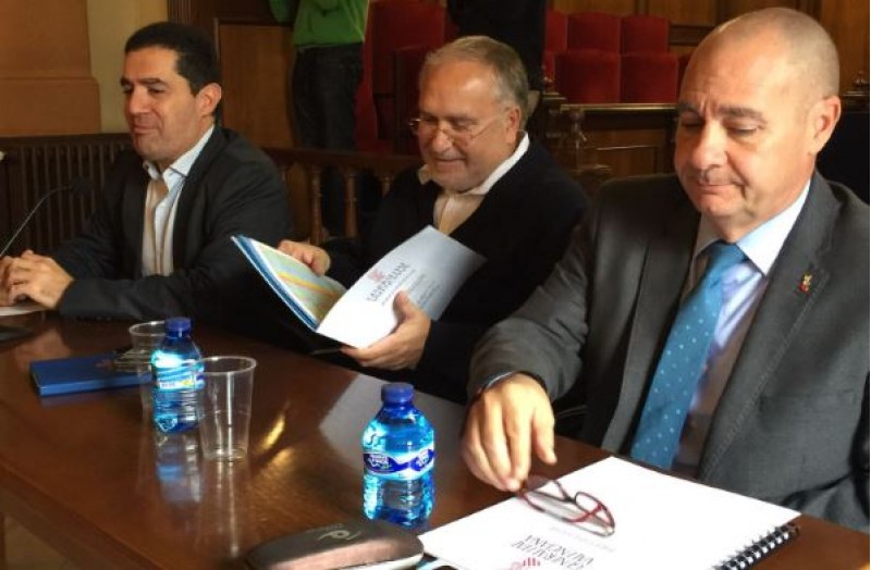 Reunió amb els alcaldes per explicar el Fons Autonòmic de Cooperació Municipal / R. Lledó