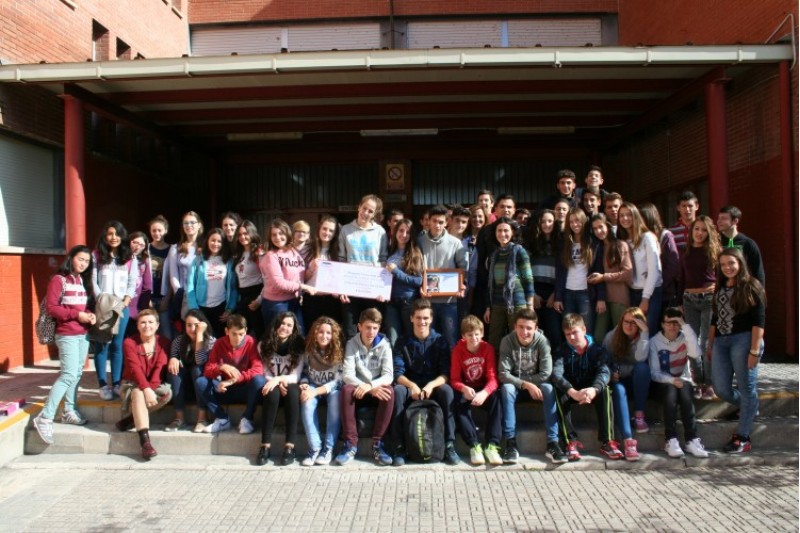 Els alumnes de l'IES Andreu Senmpere arrepleguen 456 euros per a una ONG/IES.A.S