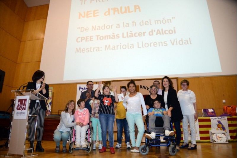 Els alumnes del Tomás Llácer en l'acte de lliurament del premi a la UMH. FOTO: ©PRATS i CAMPS.