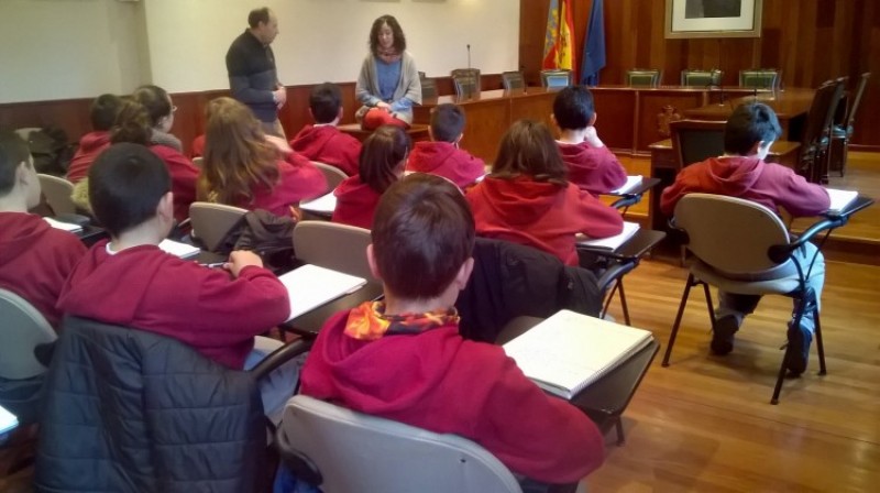 Els alumnes del col·legi contestà Sant rancesc d'Assís entrevisten l'alcaldessa Mireia Estepa